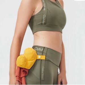 2 piece Outdoor Voices Tea Tree Snack 7/8 leggings/bra set w/mini backpack XL